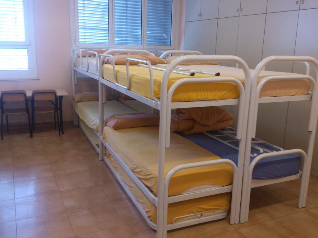 HéberGement du POD La Chaux De Fonds Habitación foto